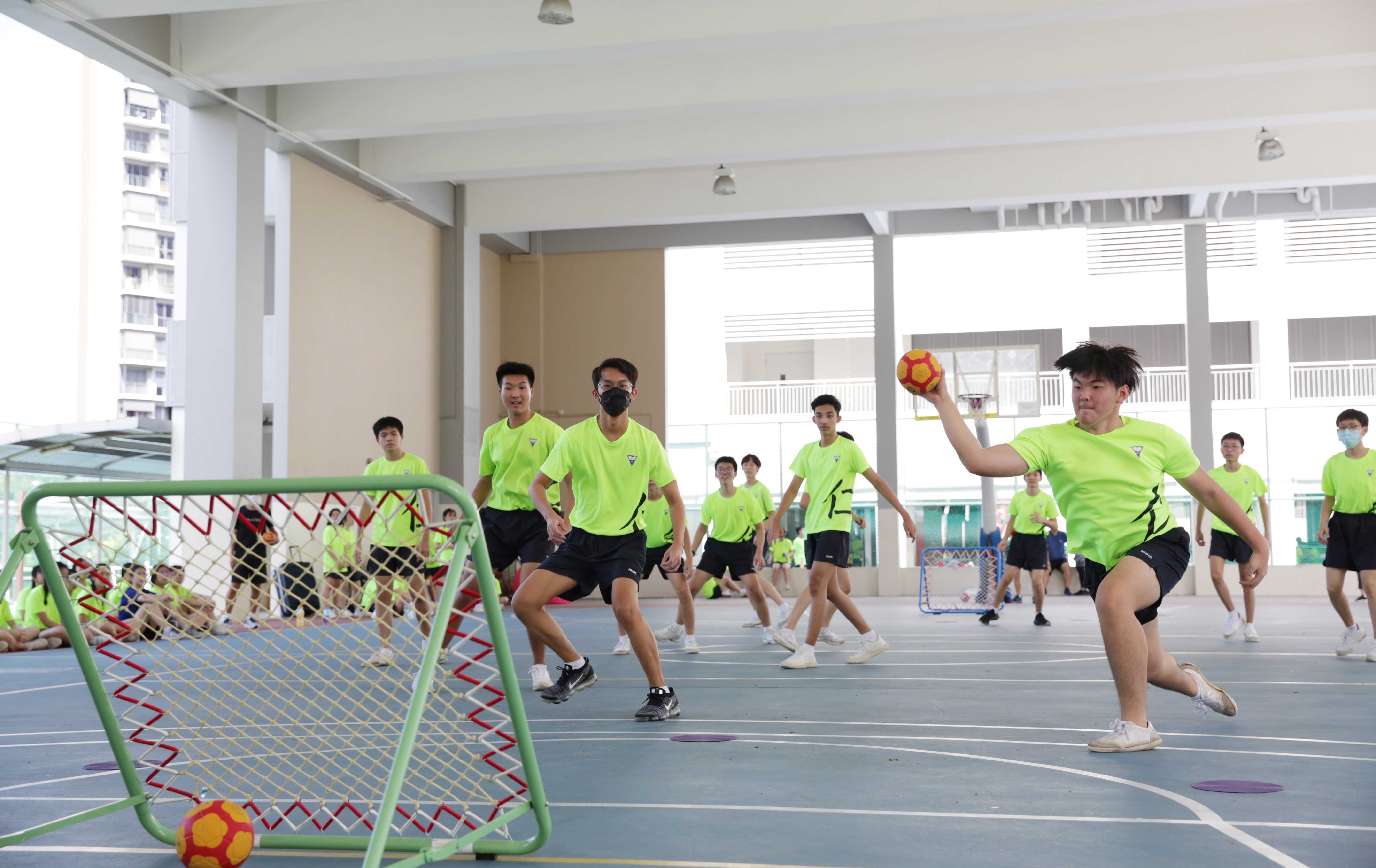 Going for the goal in Tchoukball